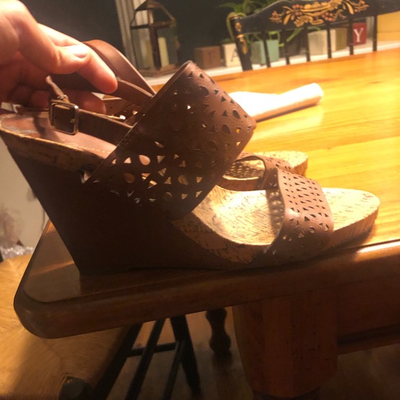 BCBG wedges - Picture 2 of 3